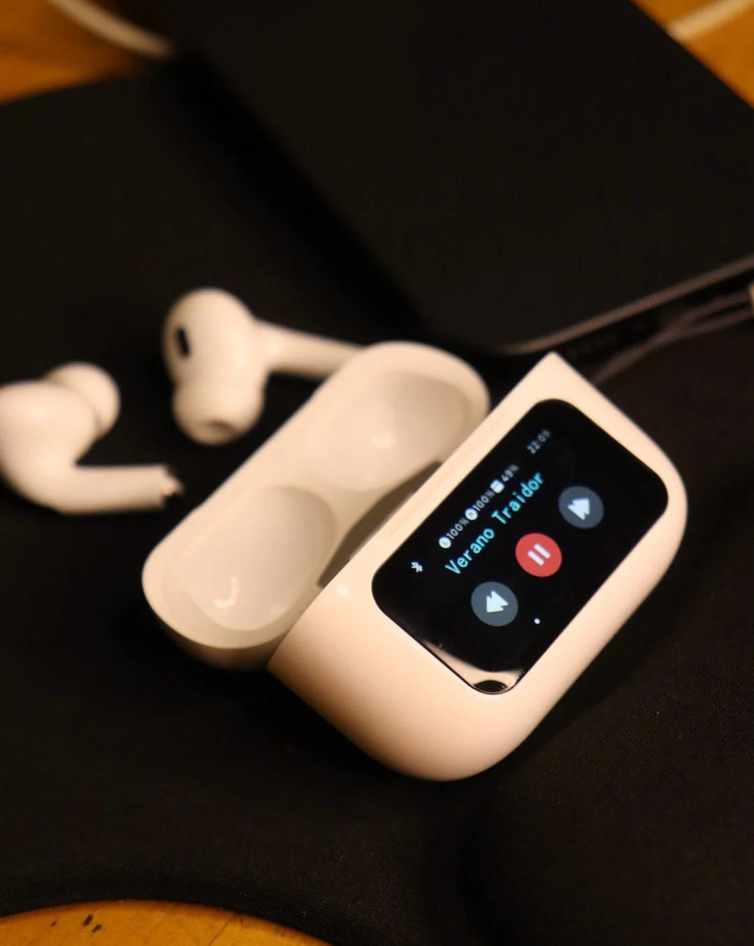 AIRPODS PRO SEGUNDA GENERACION CON PANTALLA TACTIL